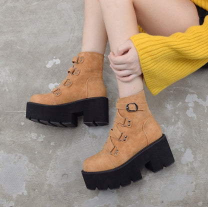 "Too Cute" Ladies Boot, Not Enough Sizes But I Had To List These.